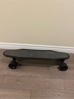 Sapphire Electric Skateboard (Barely Used)